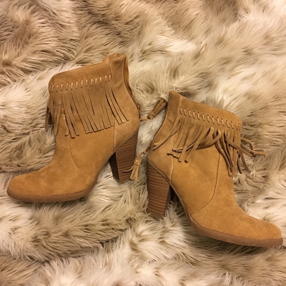 American Eagle Outfitters Shoes - Super Cute American Eagle Fringe Booties